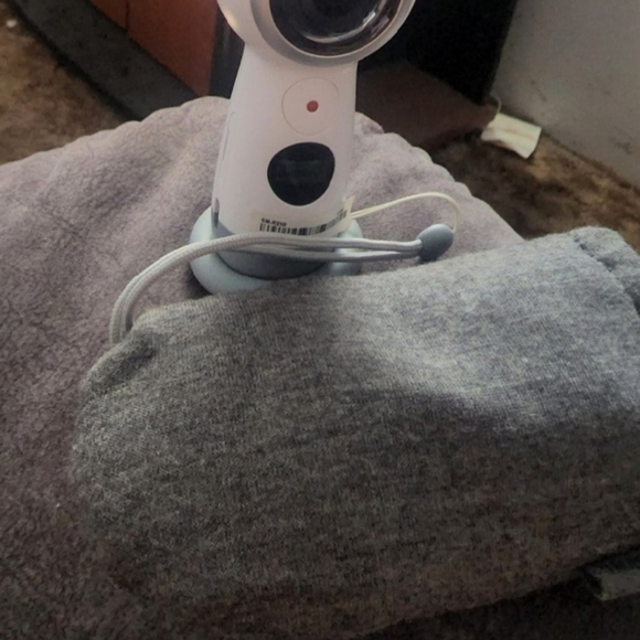 Samsung Gear 360 with 16GB memory card - Picture 2 of 2